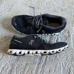 On Cloud Running Shoe black Athletic Sneakers slip on speed lace  7.5